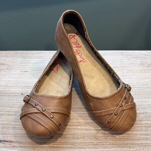 Jellypop Girl’s Tan Cushioned Sole Slip On Ballet Flats with Stud Detail Sz. 4M